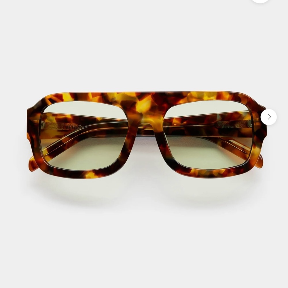 VEHLA Tortoiseshell Rectangular Sunglasses with G… - image 1